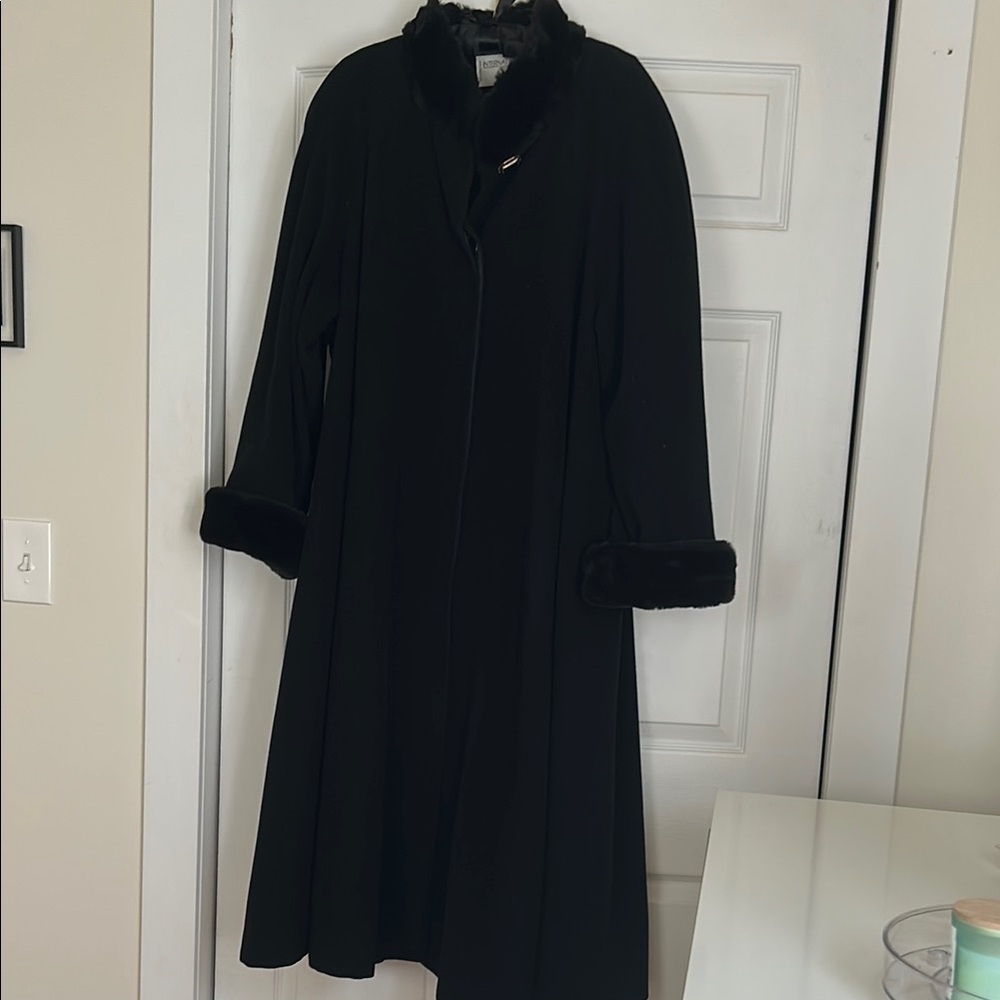 Black wool maxi Coat with Fur Trim by International Scene
